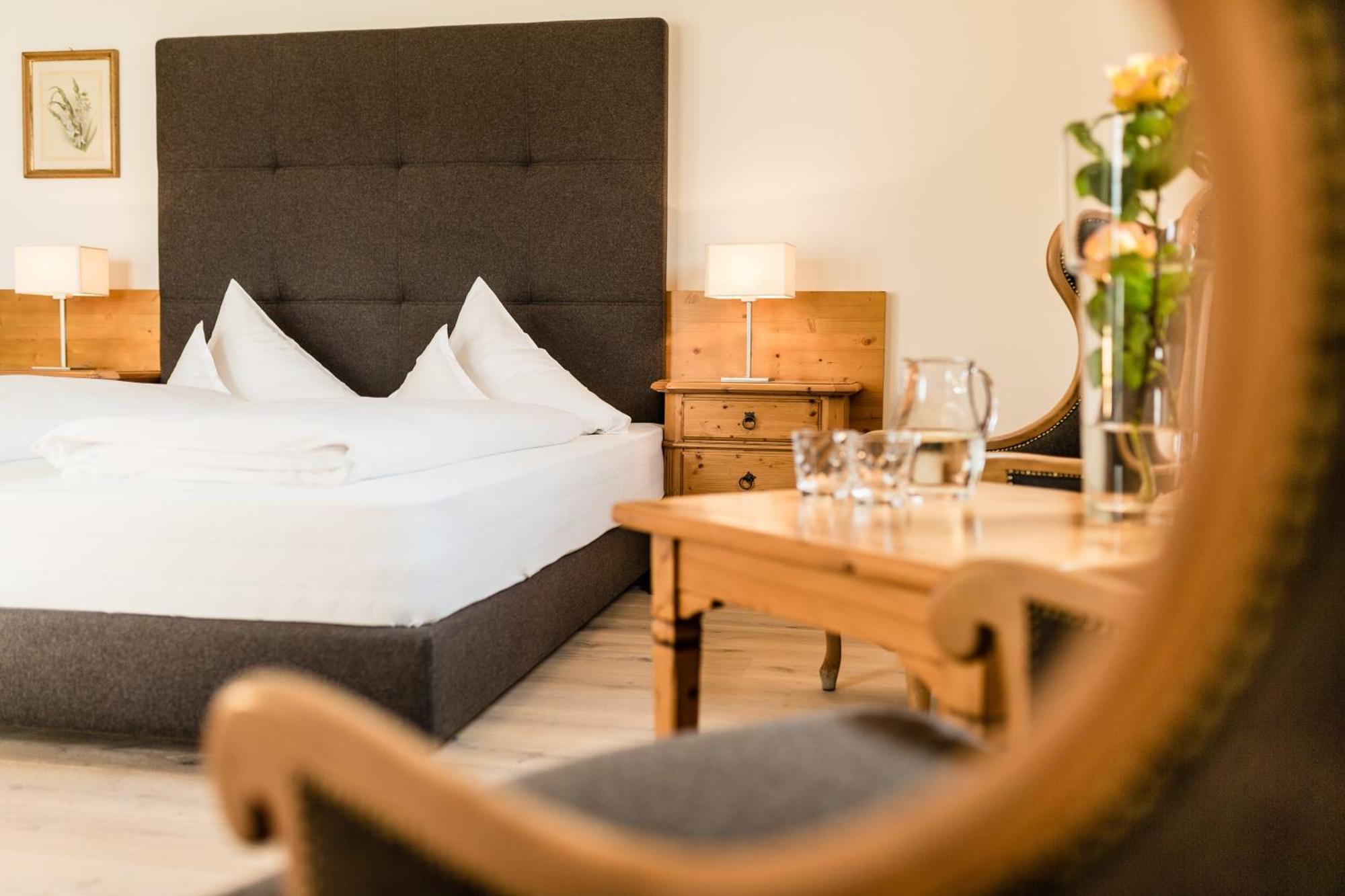 Hotel Girlanerhof Eppan an der Weinstraße Rum bild