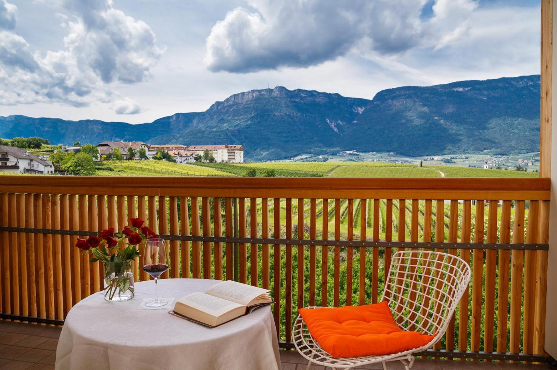 Hotel Girlanerhof Eppan an der Weinstraße Rum bild